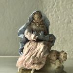 A single image of Maria with Jesus